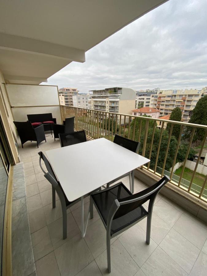 Superbe appartement rénové à neuf à 100m de la mer Juan-les-Pins Exterior foto